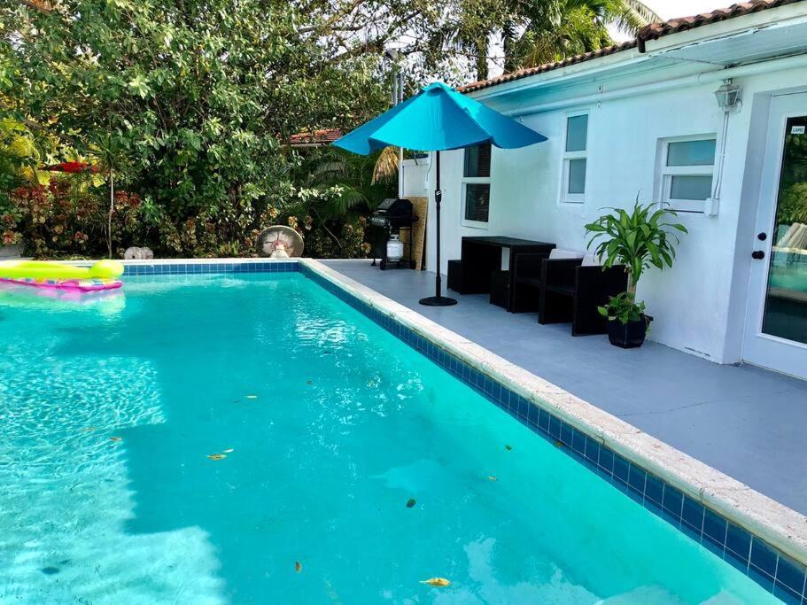 House With Pool, 10 Mins Drive To The Beach! Villa Miami Shores Buitenkant foto