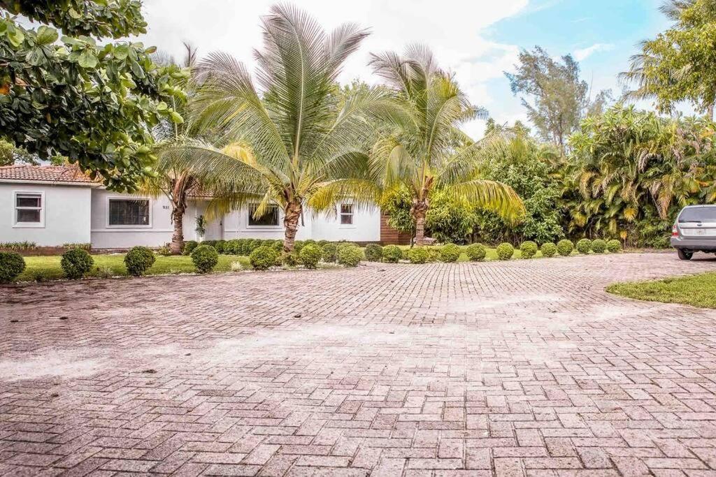 House With Pool, 10 Mins Drive To The Beach! Villa Miami Shores Buitenkant foto