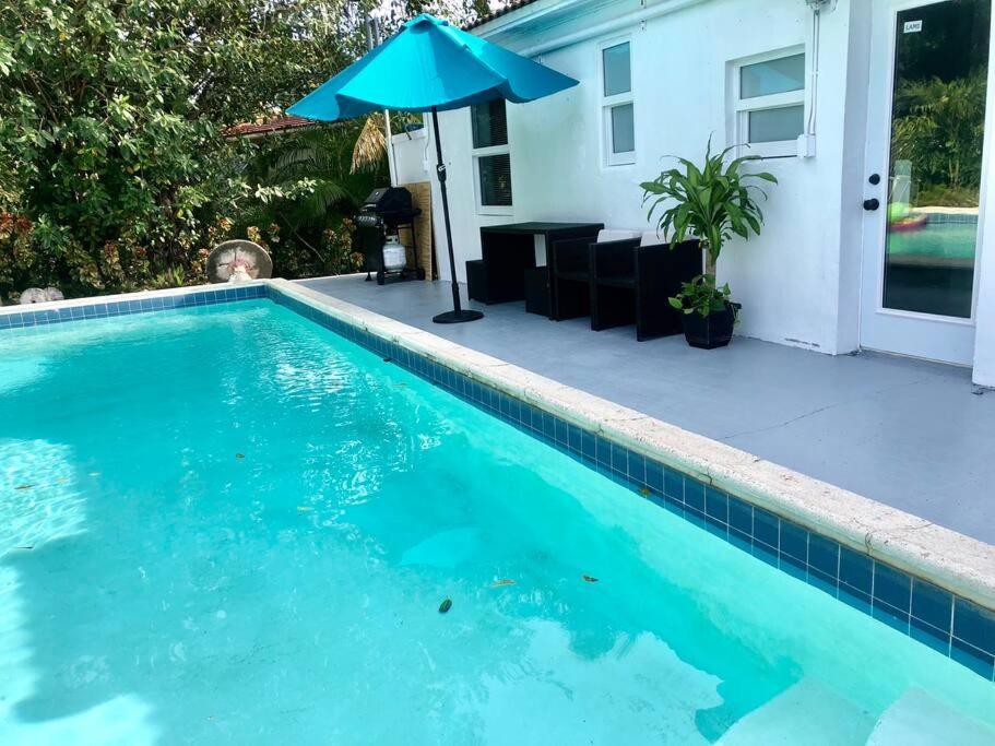 House With Pool, 10 Mins Drive To The Beach! Villa Miami Shores Buitenkant foto